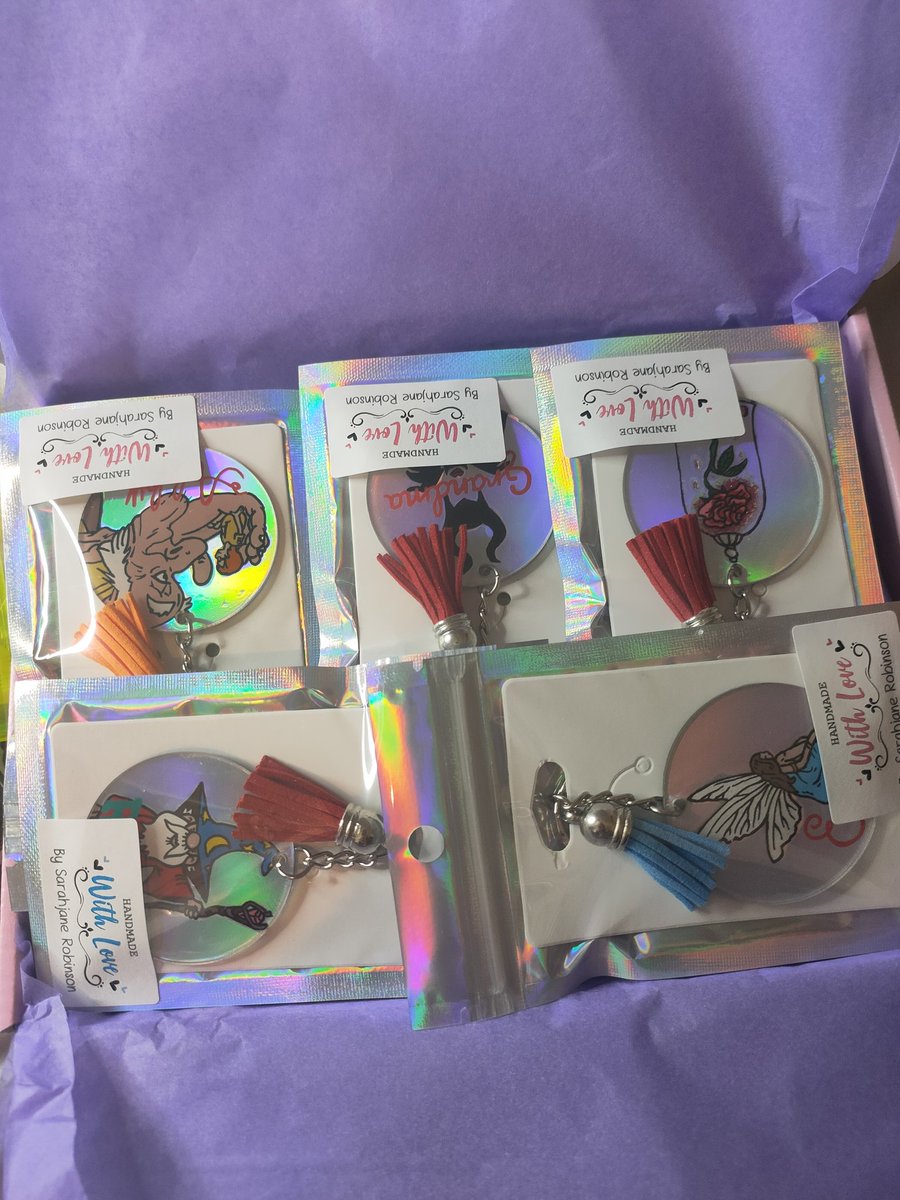 TertianBird's tweet photo. Packed up a order for 11 keyrings yesterday ❤️👅 https://t.co/MtIEGvkMgU