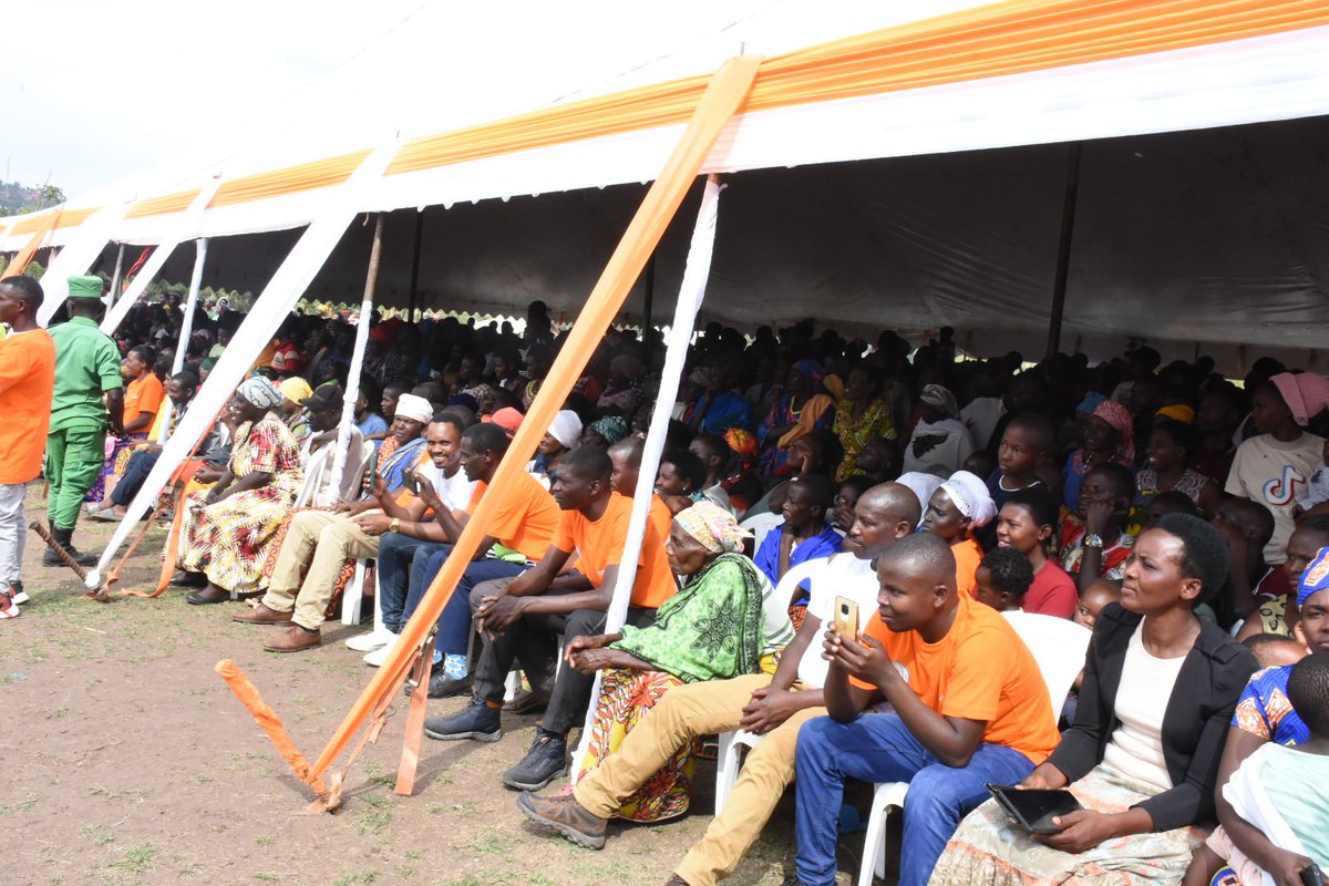GatsiboDistrict's tweet photo. Umuyobozi w'Akarere ka Gatsibo @richardgasana  yifatanyije n'Ubuyobozi bwa World Vision gusoza ku mugaragaro umushinga w'iterambere ry'ibikorwa bitandukanye yakoreye mu Mirenge ya Kabarore na Gitoki @GatsiboDistrict kuva mu mwaka wa 2007-2023 @RwandaLocalGov @RwandaEast https://t.co/KRFC1wLEsh