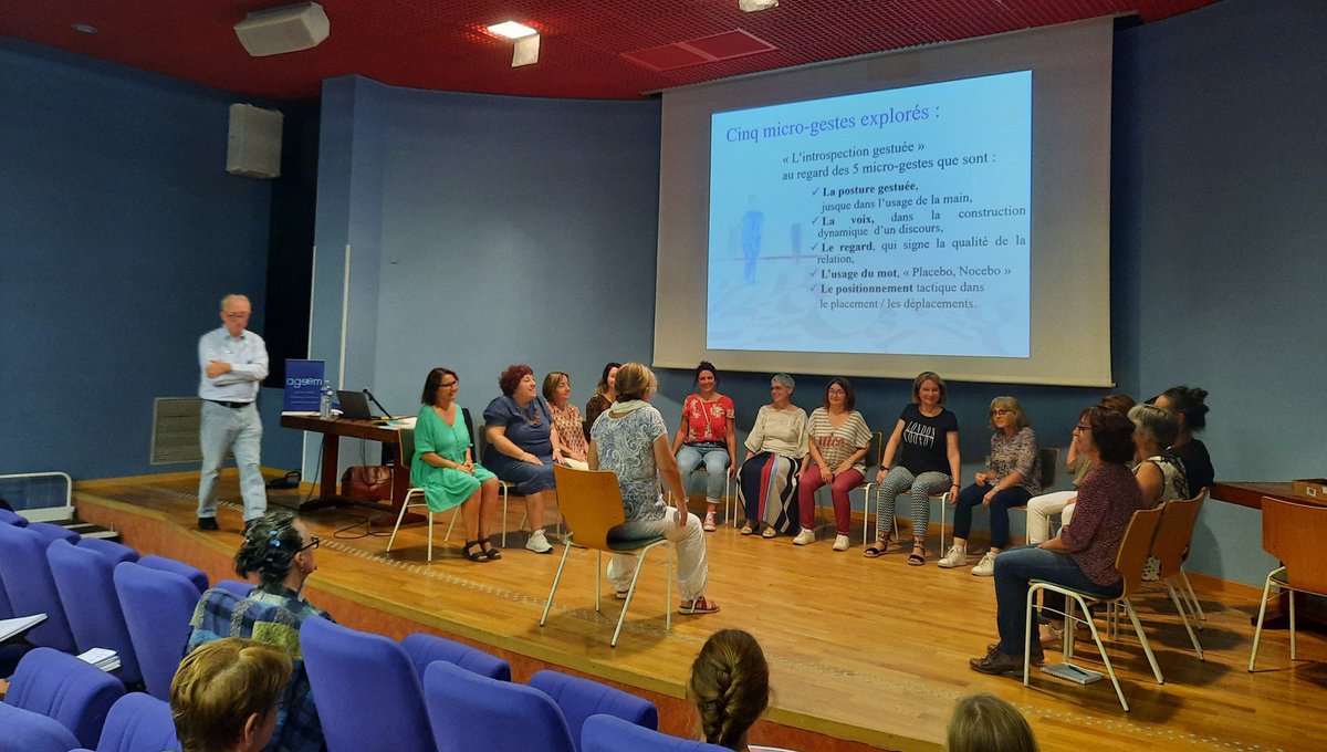Odettedsp's tweet photo. #ageem24 @AGEEM_National #microgestes
#Périgueux 27 octobre 2023
Adapter ses gestes et ses postures professionnels en maternelle : les micro-gestes du regroupement aux ateliers pour analyser ses gestes quotidiens.
Les enseignants se mettent en actions avec @JeanDuvillard https://t.co/YXjVzoso5z