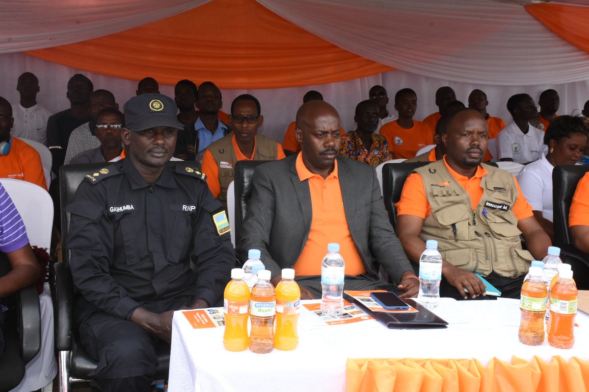 GatsiboDistrict's tweet photo. Umuyobozi w'Akarere ka Gatsibo @richardgasana  yifatanyije n'Ubuyobozi bwa World Vision gusoza ku mugaragaro umushinga w'iterambere ry'ibikorwa bitandukanye yakoreye mu Mirenge ya Kabarore na Gitoki @GatsiboDistrict kuva mu mwaka wa 2007-2023 @RwandaLocalGov @RwandaEast https://t.co/KRFC1wLEsh