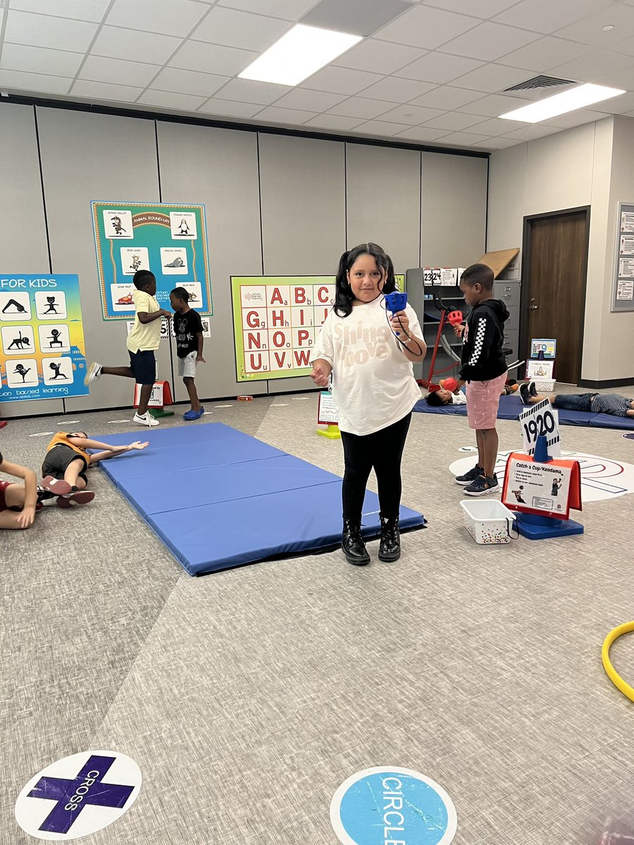 der516's tweet image. First grade got SO excited when they caught the ball in the cup @BrosnahanES