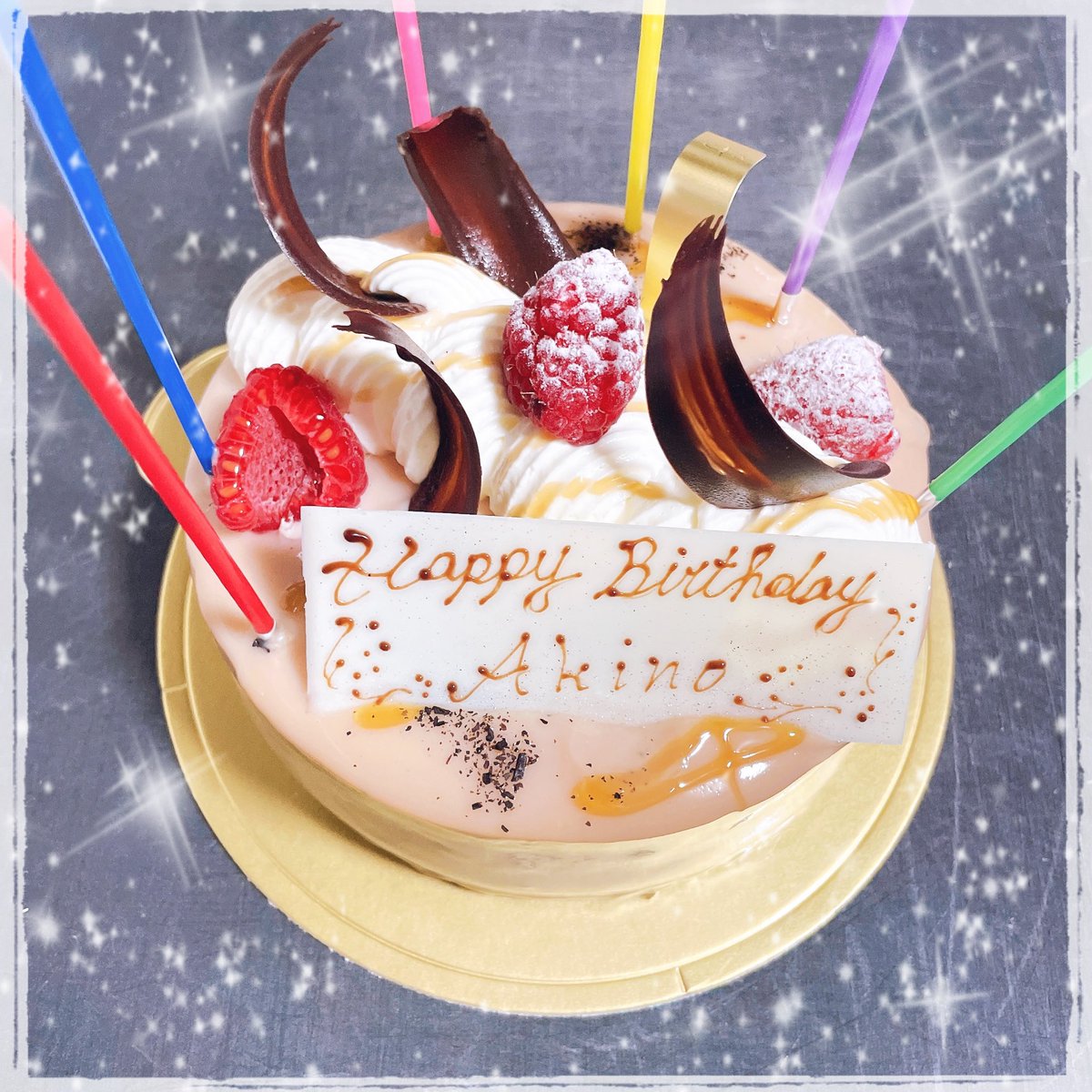 st_akinori's tweet photo. 昨日はFRUCTUSさんのEarl Grayのケーキ、エレオノールでお祝いをして頂きましたー!美味しくて、楽しくて、幸せですー!有り難う御座います☆。
#FRUCTUS #EarlGray
#Birthday #cake https://t.co/JEn5kb3DnW