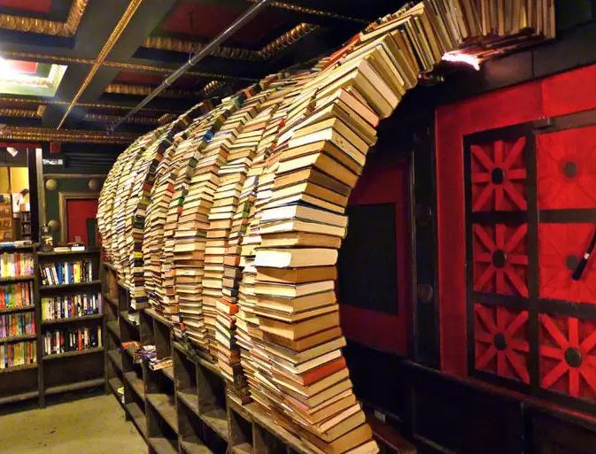 kassfogle's tweet photo. Reader Bucket List: Visit the most unique book store in each state. Where should I start?📚

#booktwitter #readingcommunity #bookstores #WomensFiction #christianfiction https://t.co/nwbowtackR