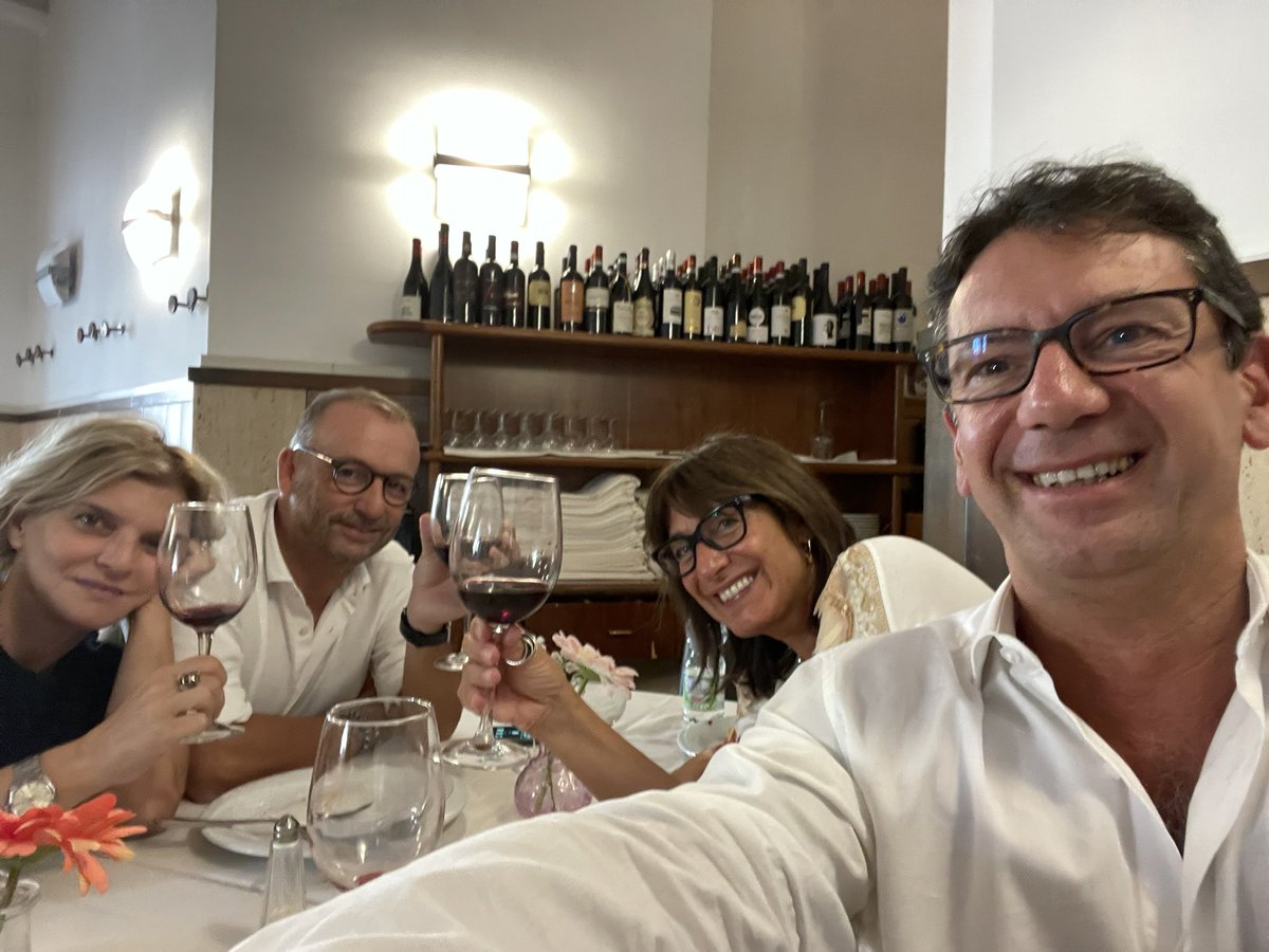Danton70's tweet photo. Certi Circoli non passano mai di moda… #ilCircoloDegliAnelli @destefanoaless @RTestarmata @GiorgiaBuran https://t.co/vH49ohjSoQ