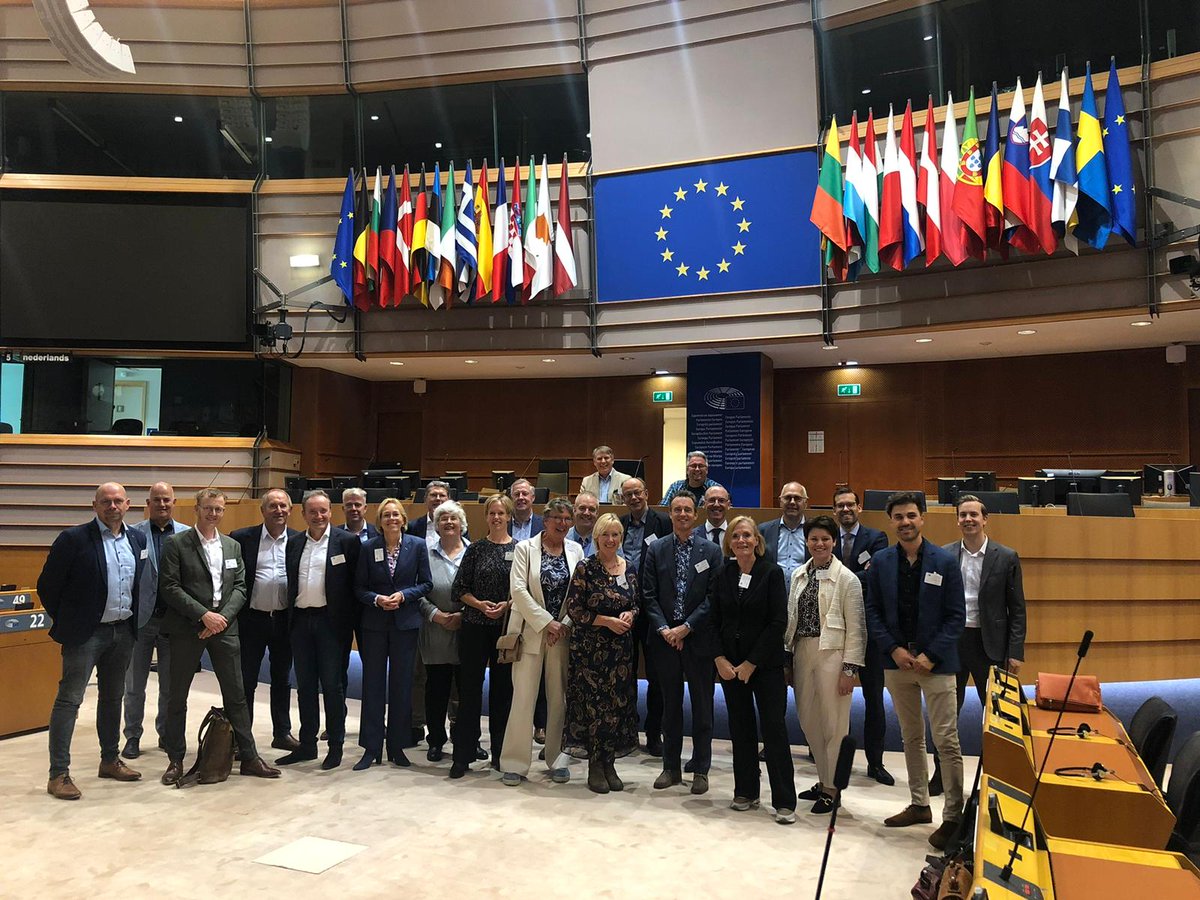 #BRUSSEL | Het bestuurlijke kader van LTO, waarin alle sectoren vertegenwoordigd zijn, was deze week in Brussel. Het was een succesvol bezoek. Dank aan <a href="/Esther_de_Lange/">Esther de Lange</a> <a href="/hjaruissen/">Bert-Jan Ruissen (SGP EP)</a> <a href="/jhuitema/">Jan Huitema</a> voor het ontvangst en de constructieve gesprekken!

Lees meer ⬇️
lto.nl/bestuurlijk-ka…