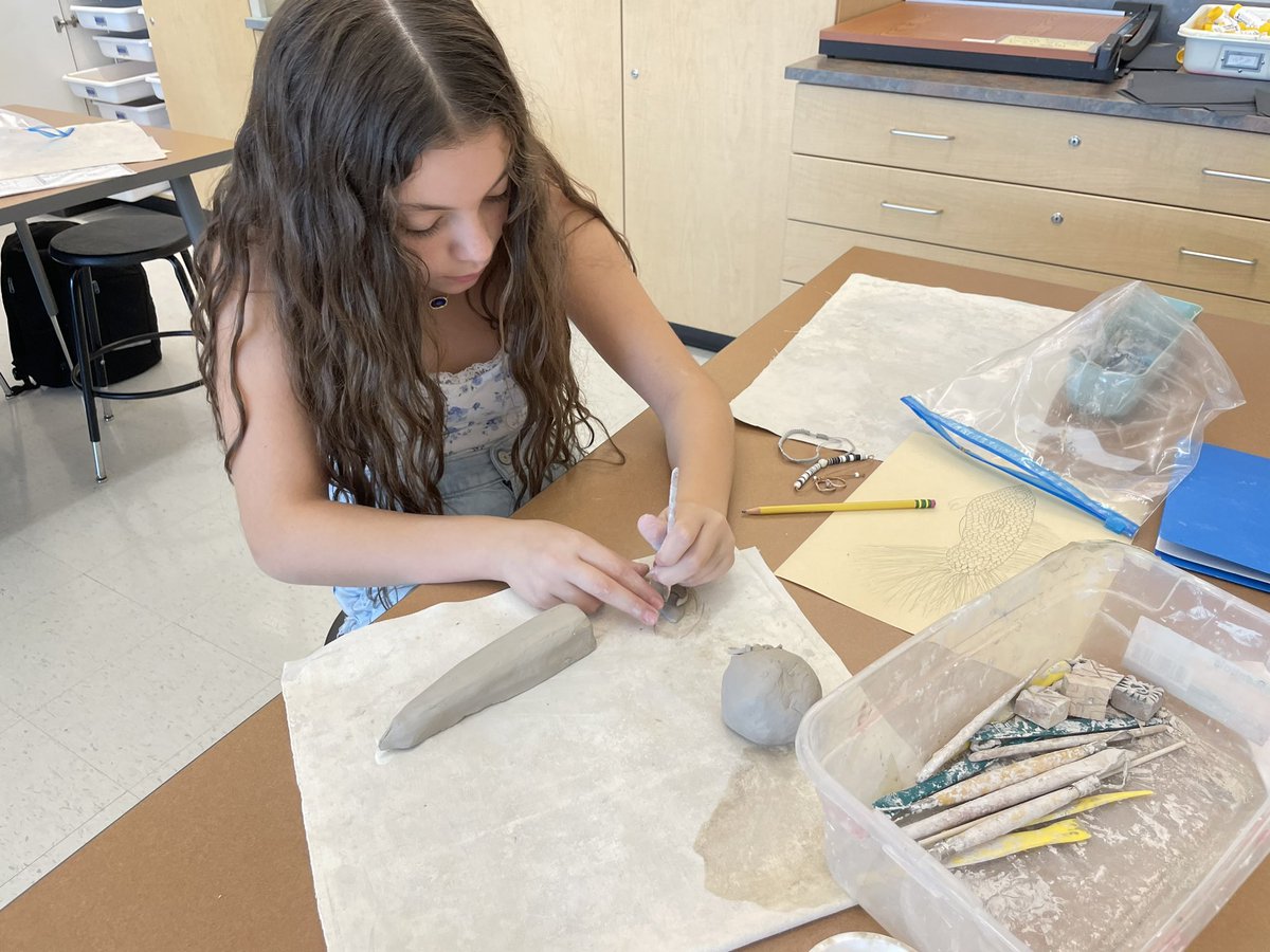 MrskrauseArt's tweet photo. 7th graders are finishing up their ceramic fish project this week! Hoping to Glaze next week π @BethlehemAreaSD @BASDRelatedArts #basdart #middleschoolart #clayfish https://t.co/Uu9euwuN1v