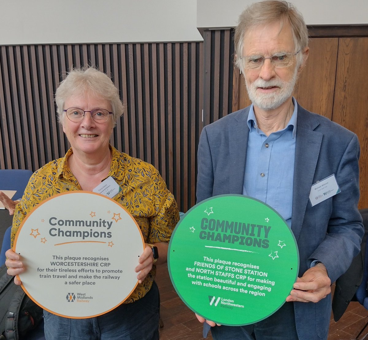 At the @WMRailwayNews @LNRailwayNews Stakeholder and #CommunityRail conference today it was great to see two of our @CommunityRail member organisations receive Community Champion awards for their activities. Well done to @WorcsCRP & North Staffs CRP for Stone station.^PW