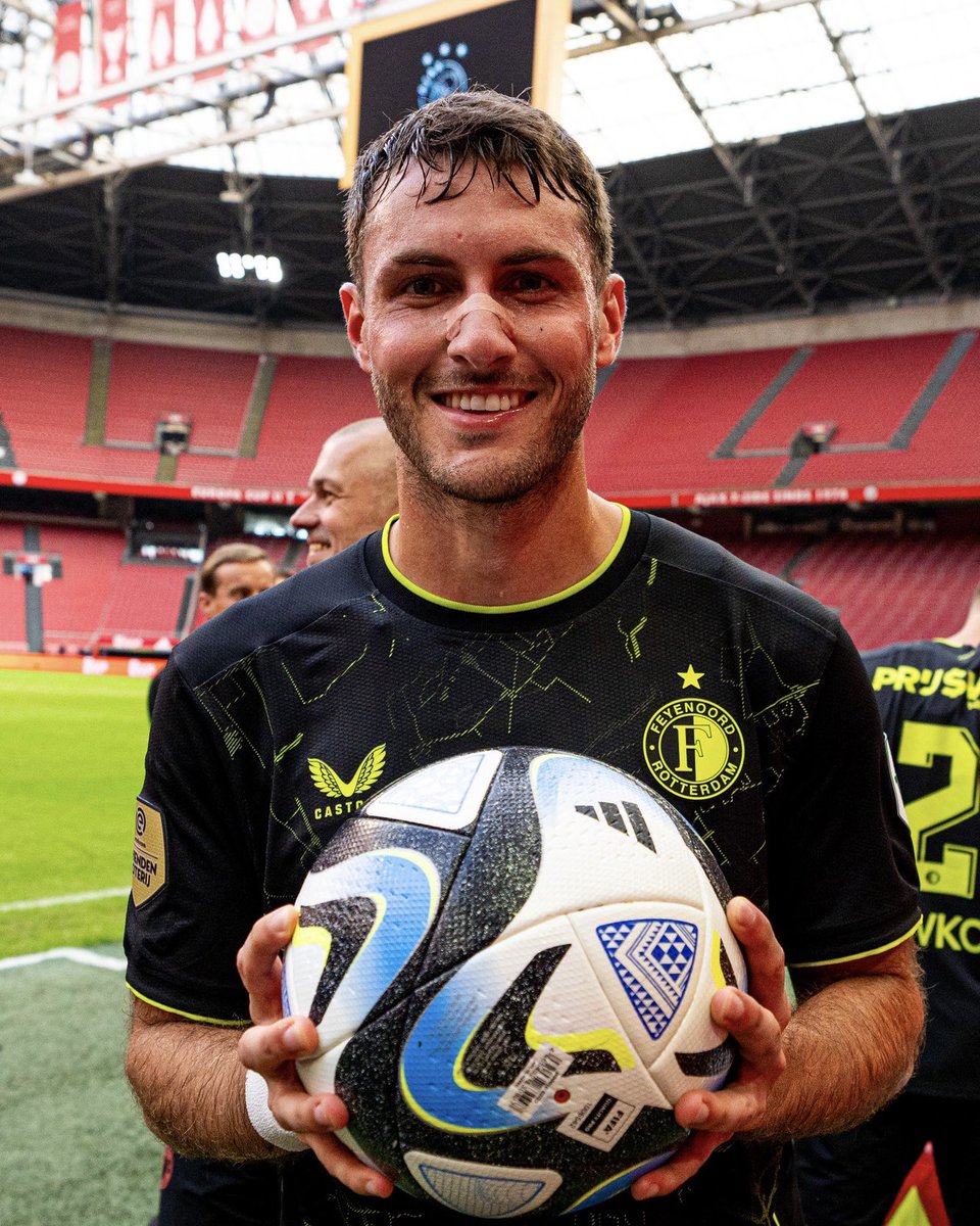 Feyenoord's tweet image. 𝐒𝐀𝐍𝐓𝐈𝐀𝐆⚽️⚽️⚽️