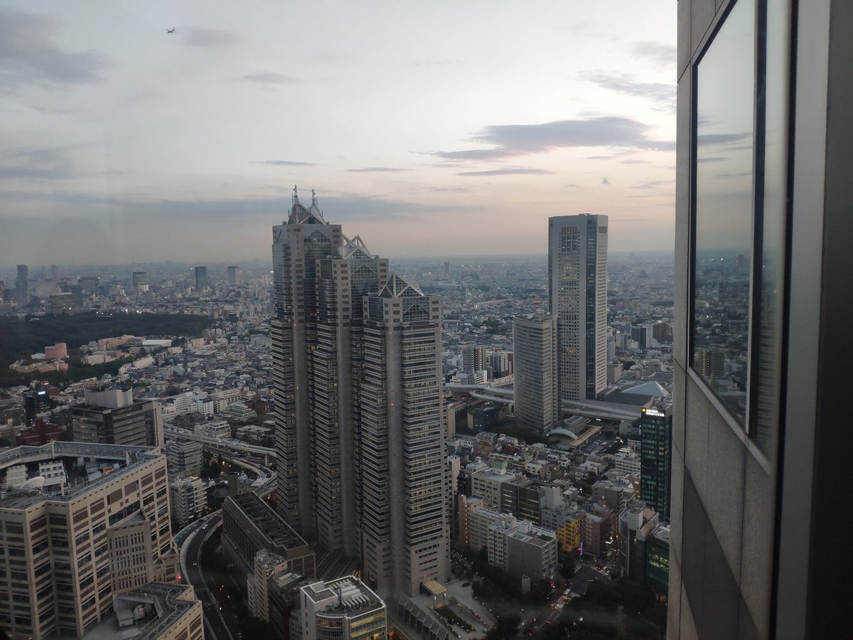 Gauss_Official's tweet photo. Tokyo at day vs Tokyo at night https://t.co/IZv4f787DG