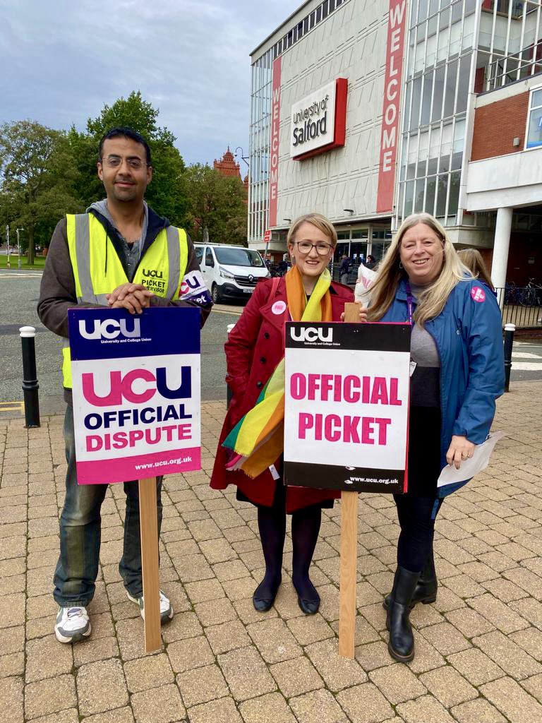 A big thank you from all of us at the Salford UCU branch to our wonderful Salford & Eccles MP @RLong_Bailey for visiting our pickets today, & @Unison Salford Uni chair Councillor Michele Barnes, & Councillor Maria Brabiner. ✊🏼✊🏻✊🏿 #ucu #ucurising #ucustrikes