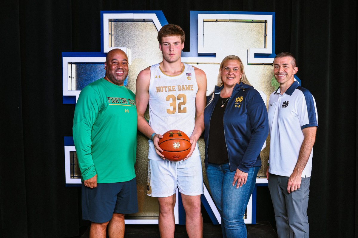 Thank you @Coach_Shrews and @CoachFarrelly and the entire @NDmbb staff for an amazing visit to Notre Dame!🍀