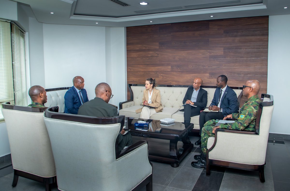 RwandaMoD's tweet photo. Today, Hon Minister of Defence, J Marizamunda and the CDS RDF, Lt Gen MK Mubarakh received the Ambassador of the State of Israel to Rwanda, H.E. Ms. Einat Weiss. They discussed ways of strengthening existing defence cooperation. https://t.co/5WUMHzlSTI