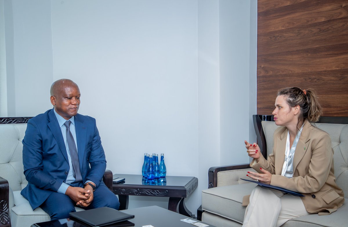 RwandaMoD's tweet photo. Today, Hon Minister of Defence, J Marizamunda and the CDS RDF, Lt Gen MK Mubarakh received the Ambassador of the State of Israel to Rwanda, H.E. Ms. Einat Weiss. They discussed ways of strengthening existing defence cooperation. https://t.co/5WUMHzlSTI