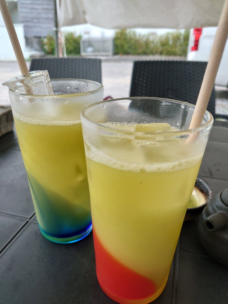 KCimutiici's tweet photo. 嫌なことあっても���味しいもの食べて飲んで気持ちリフレッシュ🎶
人間不信になりそうだけど😀
理解してくれる人がひとりいれば良しかな？！と自信を励ましている一日の終わりです🤗
一日、お疲れ様でした☕ https://t.co/NcRm82GhJL