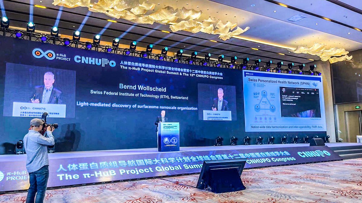 CrameriKatrin's tweet photo. Probably one of the biggest stages that @SPHN_ch #BioMedIT slides have ever seen! Many thanks to @bwollsch for conveying our message and the achieved milestones all the way to China 

#FAIR #healthdata @ISBSIB @ETH @ETH_en @PHRT_CH #CNHUPO2023 #πHuB @UniBasel @sciCORE_Basel @unil https://t.co/iAZRIyPQn8