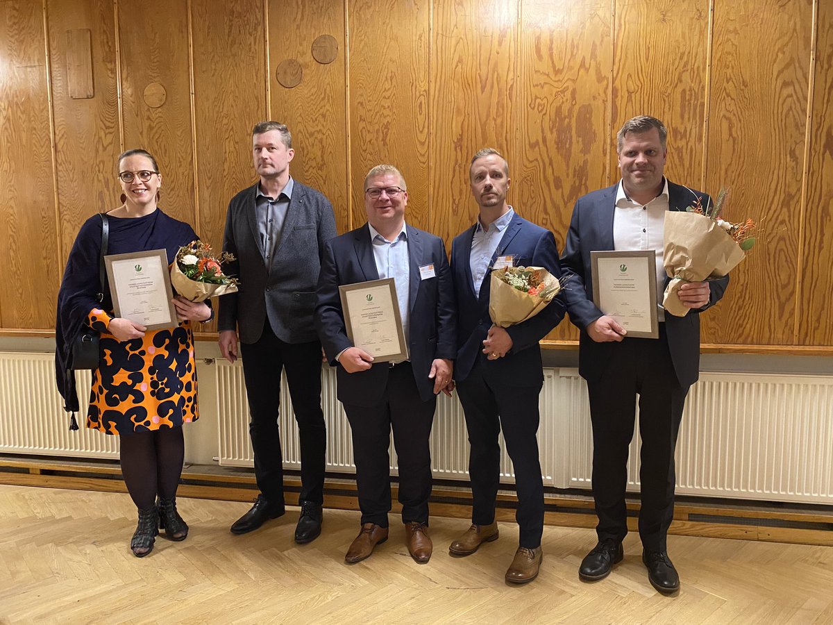 Päivän päätteeksi Luomuelintarvikepäivässä palkittiin Vuoden Luomutuote -kilpailun voittajat. Onnea voittajille <a href="/tamminenfi/">Tamminen</a> Ikaalisten Luomu sekä Saloniemen Juustola🎉 #luomuEP