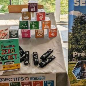 bureims's tweet photo. Aujourd'hui, #TVDC fait étape à @VilledeTroyes ! Les BU de Troyes font coup double, avec des prêts surprises pour Ta Vie De Campus et une sélection de livres sur le développement durable pour la semaine européenne du développement durable. https://t.co/eXuvH67hHZ