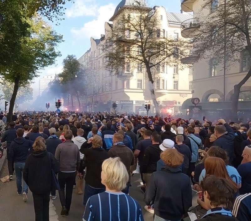 HFV_2021's tweet photo. AIK - DJURGÅRDEN: Stockholmsderby in pictures
Part 2/2 ⚫️🟡 💥 🟡🔴🔵

#aik #dif #gnaget #djurgården #allsvenskan #stockholmsderby #derbyt #svenskfotboll #swedishfootball https://t.co/xD48WAoDTb