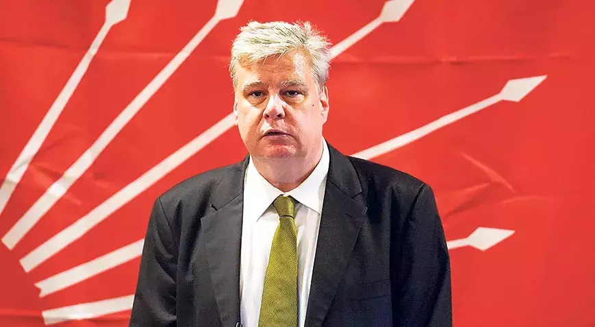 CHP Genel Başkan Adayı Örsan Öymen:

İhtiyaç ötesi imam hatip okullarının kapatılması gerektiğini düşünüyoruz. İmam hatipler meslek okullarıdır. Yani camilere imam yetiştirmek üzere kurulmuşturlar.

Kur'an kurslarıyla da ilgili olarak 18 yaşından büyük insanlar için var olmaları