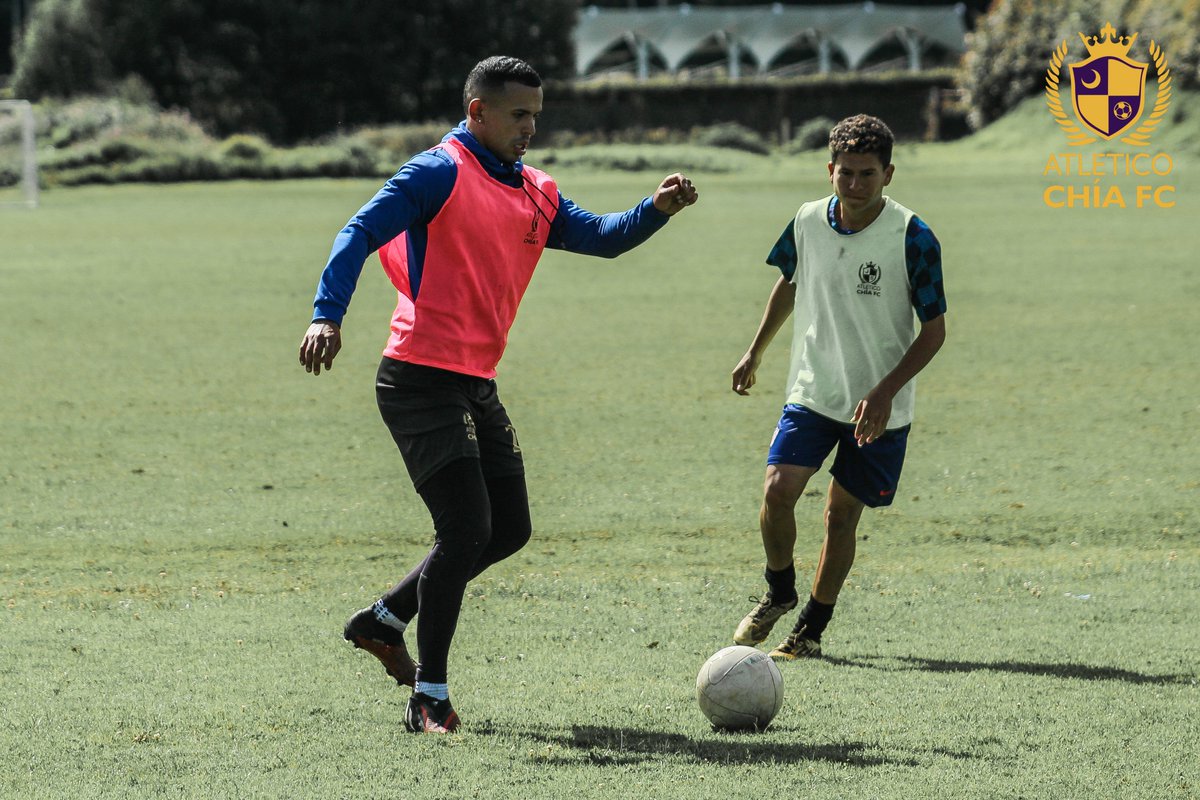 atletico_chia's tweet photo. Miércoles 💛💜
.
.
#atleticochia #chiafc #chia #futbolbogotano #futbolcolombiano #difutbol #dimayor #fuerzachia #felizdomingo #futbol #futbolaficionado #futbolamateur https://t.co/9rs2g3Wmij