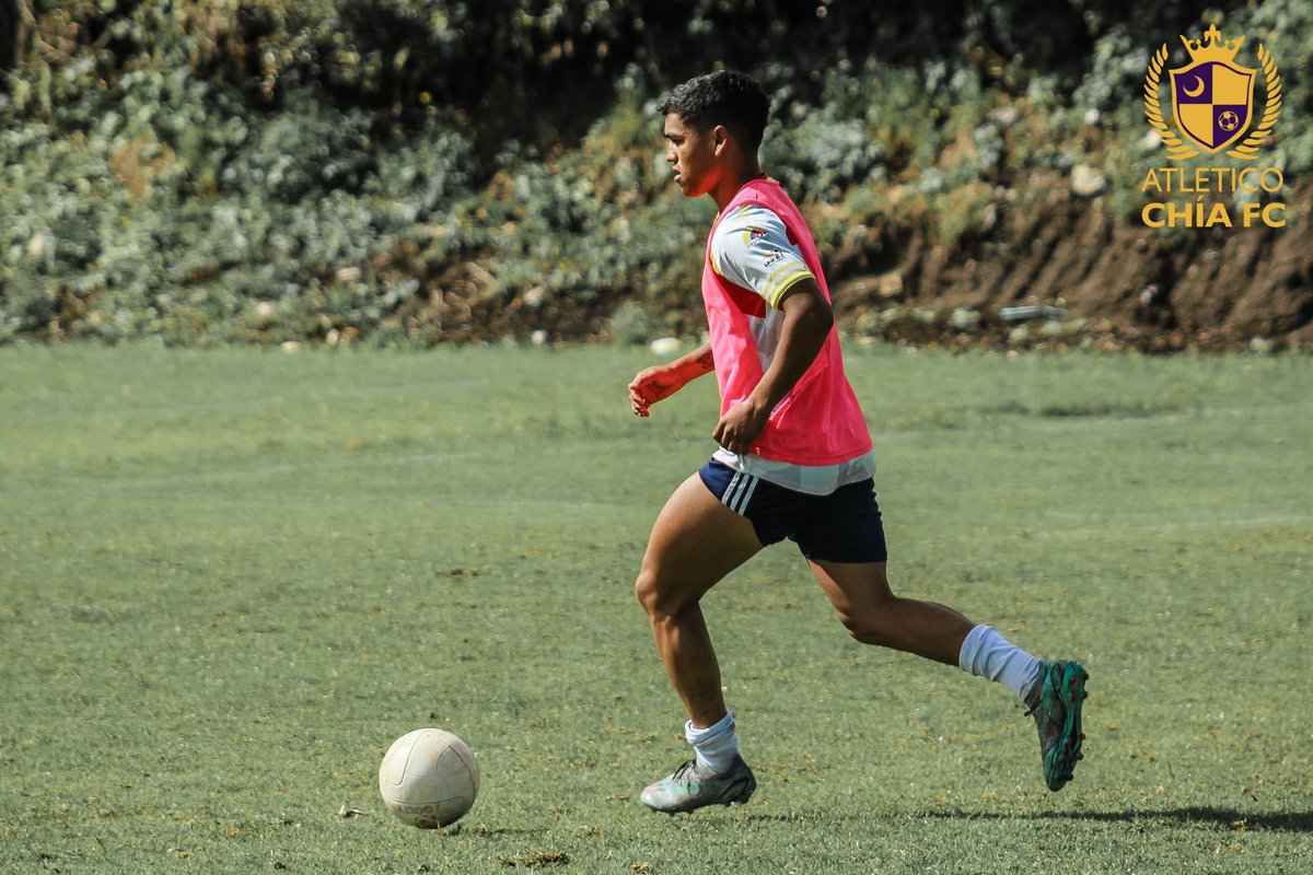 atletico_chia's tweet photo. Miércoles 💛💜
.
.
#atleticochia #chiafc #chia #futbolbogotano #futbolcolombiano #difutbol #dimayor #fuerzachia #felizdomingo #futbol #futbolaficionado #futbolamateur https://t.co/9rs2g3Wmij