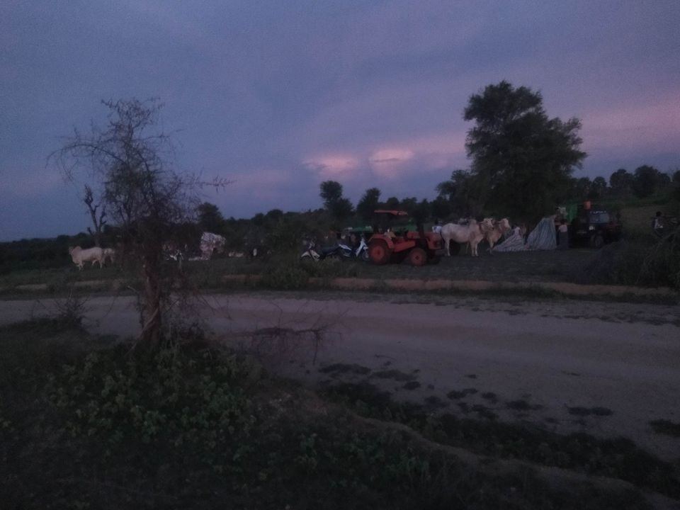 zawmoethant71's tweet photo. The soldiers of #SAC raided the village of #Kaing in S/east of #Myaine Twp on 04:00 am,arrested some villagers,& still camp inside village & the locals from villages of nearby had to avoid war on overnight.
https://t.co/Mc0jZju7a4
#2023Sep27Coup
#WhatsHappeningInMyanmar https://t.co/CqWFXPUM67
