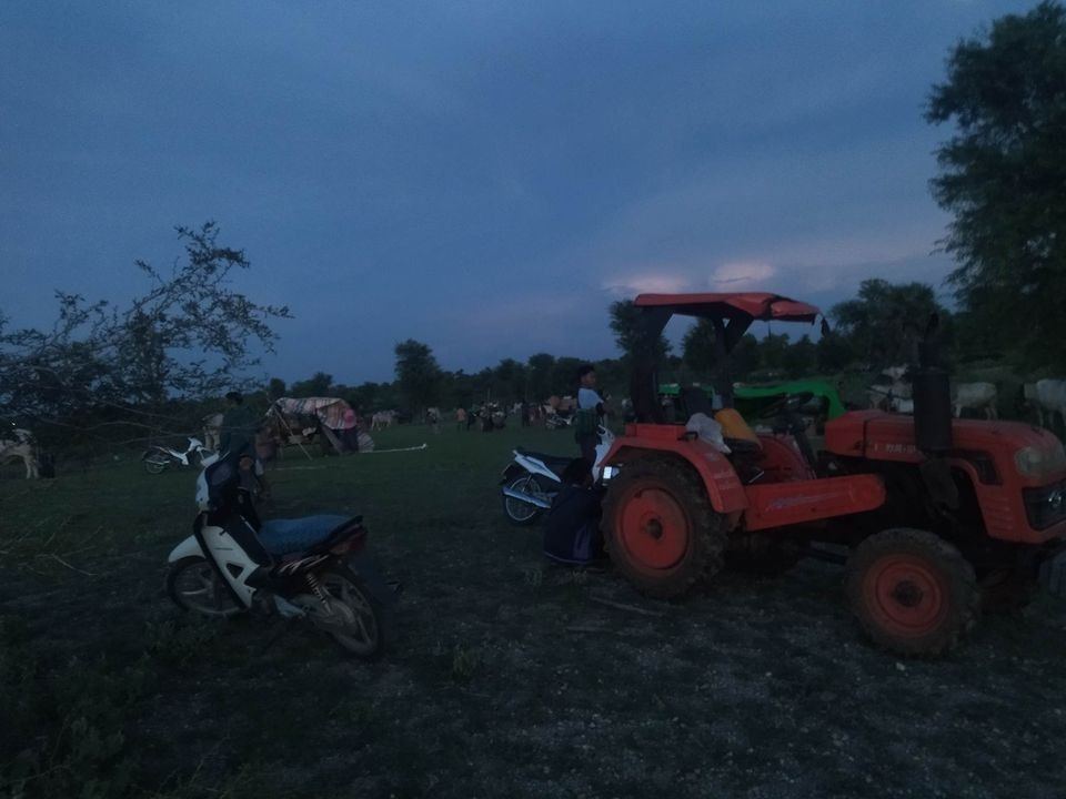 zawmoethant71's tweet photo. The soldiers of #SAC raided the village of #Kaing in S/east of #Myaine Twp on 04:00 am,arrested some villagers,& still camp inside village & the locals from villages of nearby had to avoid war on overnight.
https://t.co/Mc0jZju7a4
#2023Sep27Coup
#WhatsHappeningInMyanmar https://t.co/CqWFXPUM67