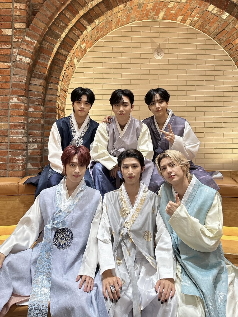XH_official's tweet photo. [ #Xtra_Scenes ]

즐거운 한가위 되세요😈🌕

https://t.co/sJVqvM4wza

#XdinaryHeroes #엑스디너리히어로즈
#WE_ARE_ALL_HEROES https://t.co/tHNITw0Uft