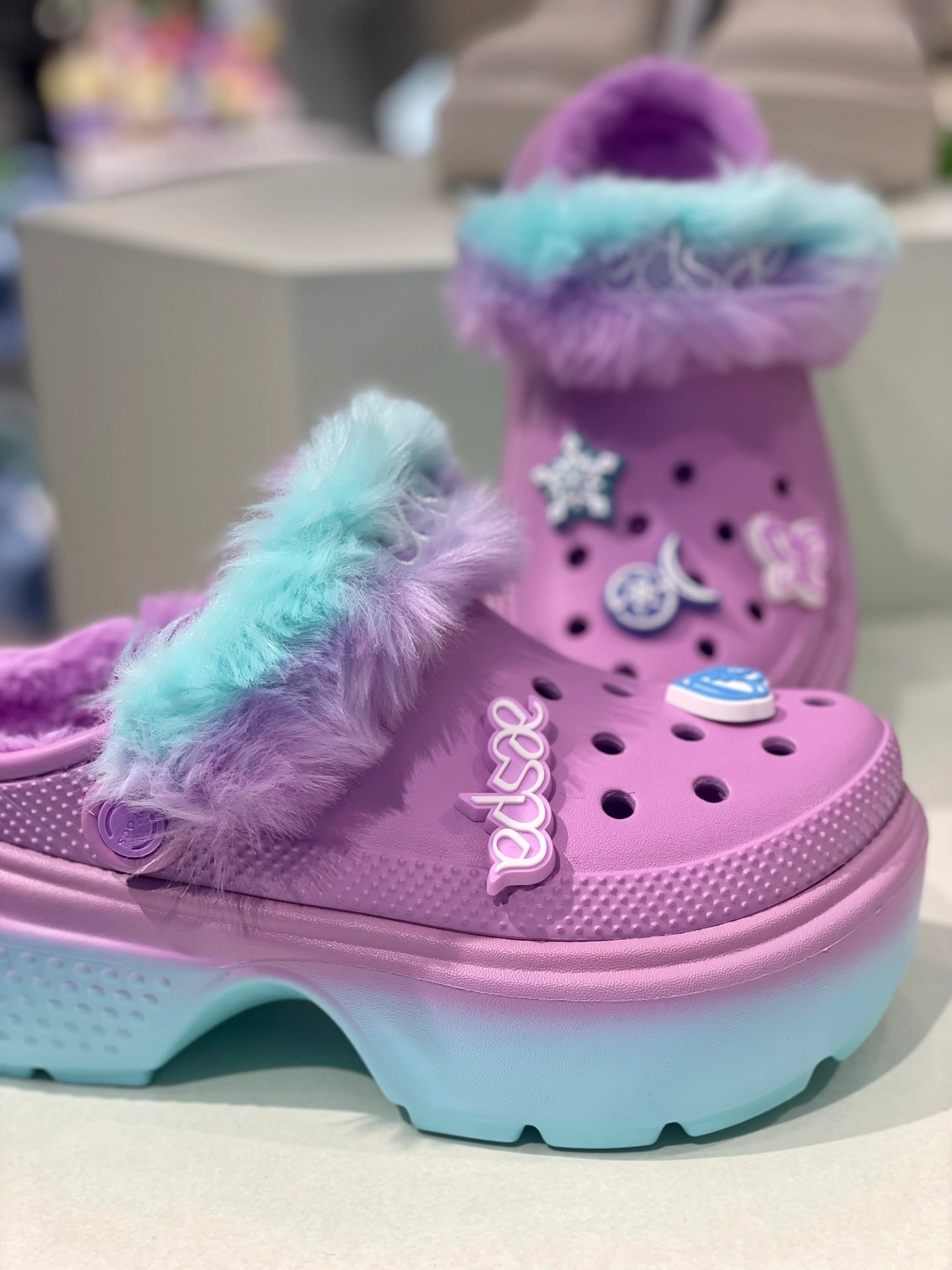 F7CQq4HXoAAahg7?format=jpg&name=large