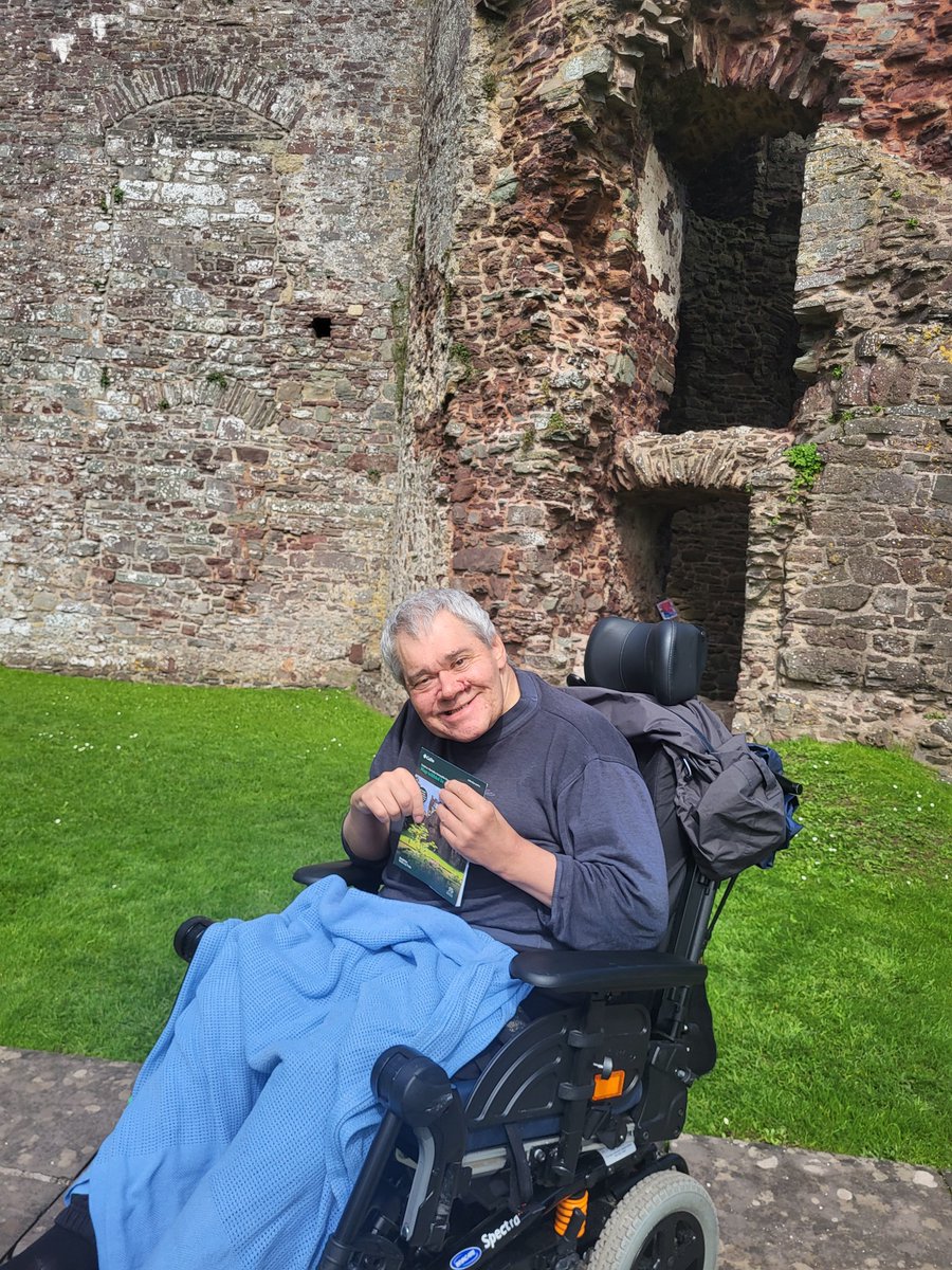 Ty Cwm residents had a great day exploring Laugharne Castle. Learning about the history of the medieval castle, Dylan Thomas, and admiring the glorious views of the Taf estuary. They enjoyed a picnic and had an ice-cream in the beautiful sunshine 🌞