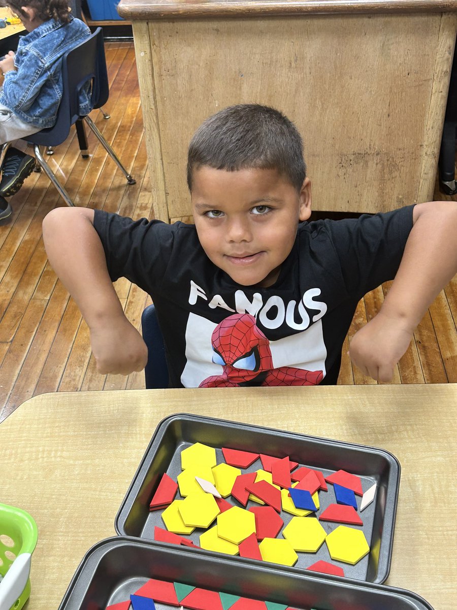 CabasClass's tweet image. Our friends were exploring with the pattern blocks and making pictures today!! @QVPSVikings @danielle_g_ece