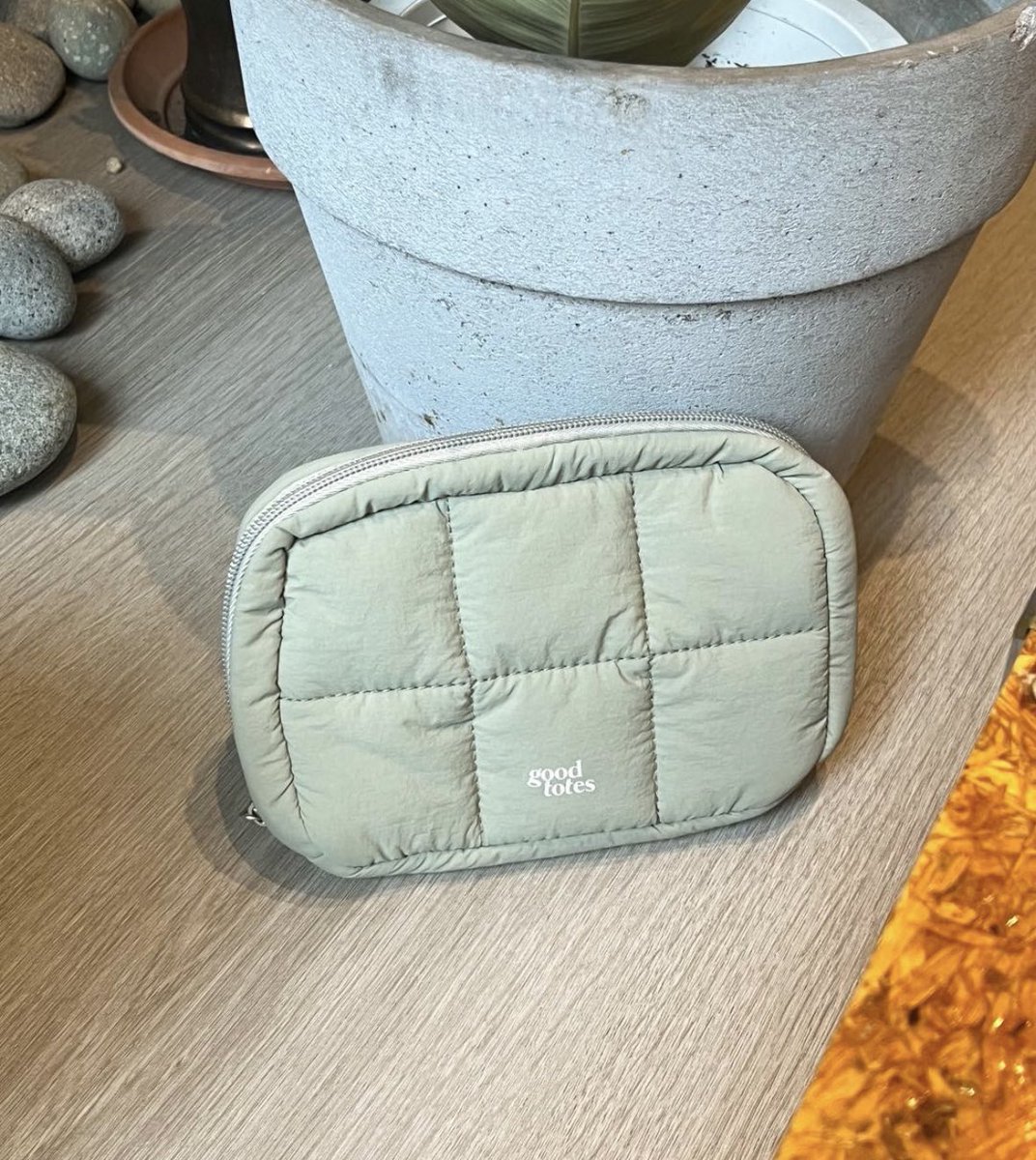 sg_preoder's tweet image. น้อง pouch จากแบรนด์ goodtotes 🥦
รีสต๊อกแล้วน้าา ครบสีจ้า 🌈 
สั่งได้เลยนะคะลงช๊อปปี้ให้แล้วจ้า 🍊
น้องจุของได้เยอะมากๆค่าา 
🔥รีบสั่งนะคะน้องหมดไวทุกรอบ 🔥
🇹🇭รอบกลับไทย 13ตุลา จัดส่ง 13ตุลาจ้า🇹🇭

#beyondthevines #thepaperbunny #goodtotes