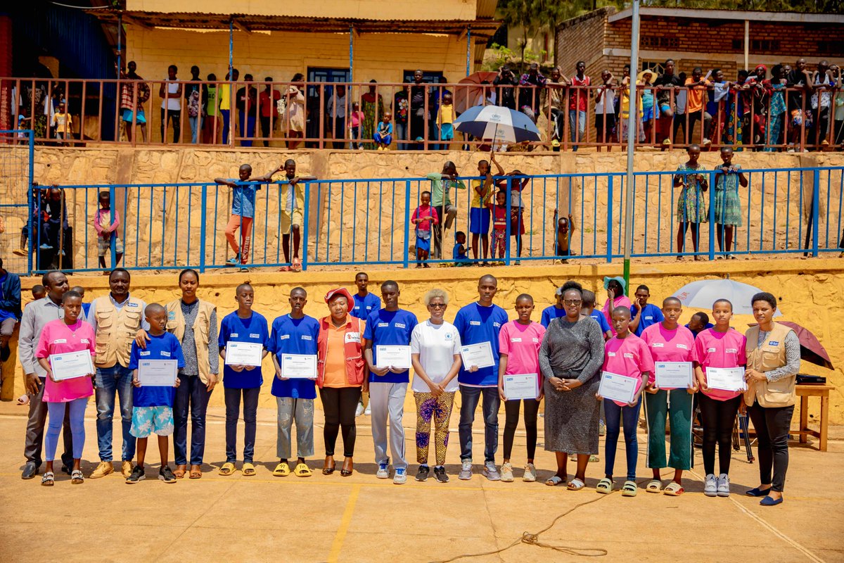 PlanRwanda's tweet photo. With our partners @RwandaEmergency, @BelgiumRwanda &amp; @RefugeesRwanda, we awarded certificates of appreciation to 1,400 girls &amp; boys, 1480 parents &amp; caregivers, as well as 200 mentors, who we worked with at 4 DRC refugee camps, including Nyabiheke, Kigeme, Mugombwa &amp; Kiziba. [1/2] https://t.co/t261aZIYjT