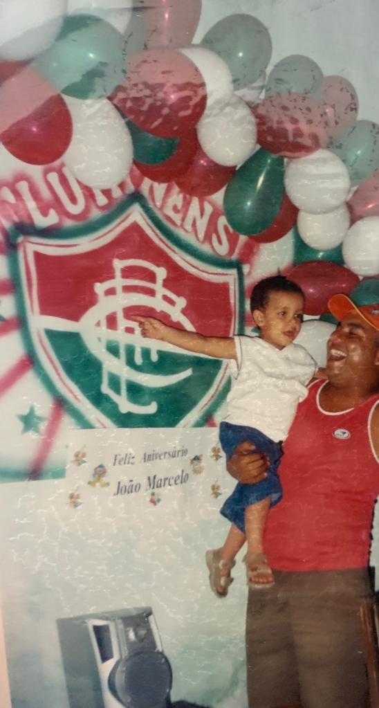 vasconceloos4's tweet image. Emotivo, ansioso e nervoso.
Mistura de sentimentos que eu não consigo nem explicar.
Ganhar essa taça será muito mais que apenas ganhar um título, eu sinto que todo tricolor tem um motivo especial pra essa conquista.
Será por você Pai.