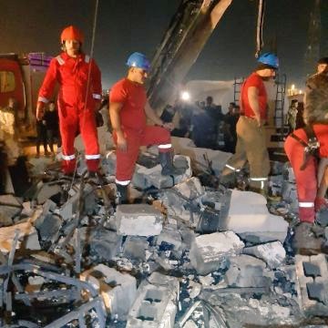 مرعبة كلش فكرة الموت فجأة💔
سواء هذا حادث الزفاف او موت الفجأة خلي نقتنع انو ماكو احد يقضيلنا الصلوات والصيام ولا احد يمسح الاغاني من حساباتنا ولا احد يستغفر نيابة عنا اصلا لو نلگه اليذكرنا ويقرالنا الفاتحة لو منلگه هنياله اللي محضر نفسه للموت
 #فاجعة_الحمدانية 
الله يرحم الشهداء