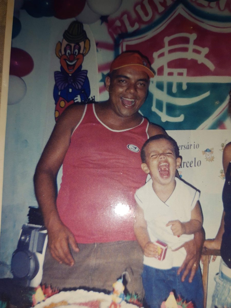 vasconceloos4's tweet image. Emotivo, ansioso e nervoso.
Mistura de sentimentos que eu não consigo nem explicar.
Ganhar essa taça será muito mais que apenas ganhar um título, eu sinto que todo tricolor tem um motivo especial pra essa conquista.
Será por você Pai.