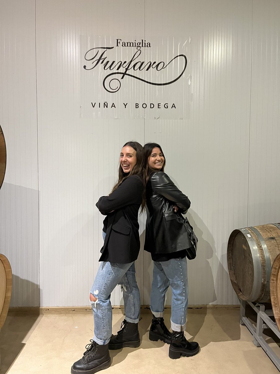 nottjuliatattoo's tweet photo. encontramos la bodega de #CarolinaFurfaro @luzu_tv @NicolasOcchiato #NadieDiceNada https://t.co/ILoxtmOzu8