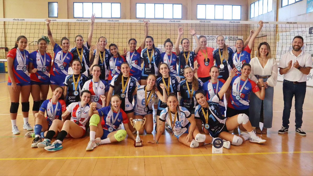 ¡Medalla de plata en la Copa Galicia!
Nuestro equipo de primera nacional se reestrenó en el 40 aniversario de la Copa Galicia con un segundo puesto.
Queremos agradecer a toda la afición que se desplazó hasta Cambados para animarlas, con vosotros parece que siempre jugamos en casa