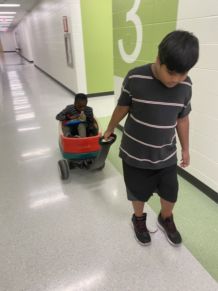 NTDSE's tweet photo. Everybody loves a wagon ride! #NTDSEmpowers https://t.co/mTF1jXGlf4
