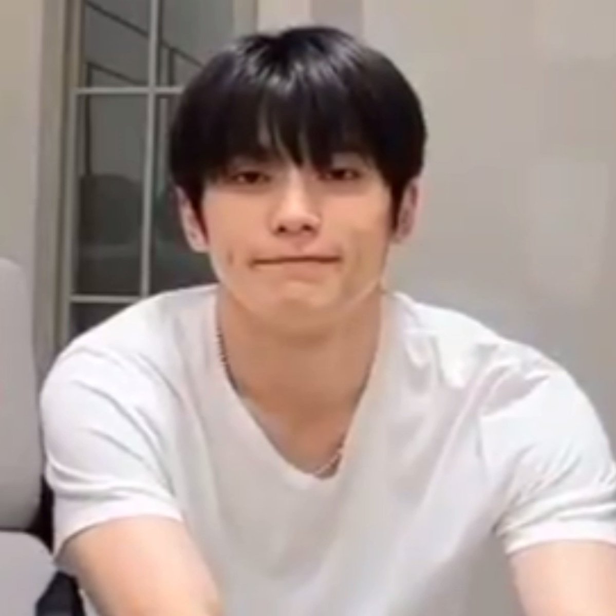 aquariusjjh's tweet photo. 아 진심 정재현 흰 티 입은 거까지 똑같애서 기절함ㅋㅋㅋㅋㅋㅋㅋㅋㅋㅋ https://t.co/HxnnoHhWSR