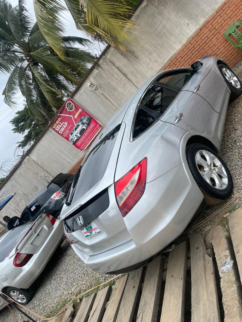 oris616's tweet photo. Very sharp 
Honda crosstour 
2011
Price: 4.1m 
Everything working perfect,first body,untouched engine https://t.co/gZvT4L64Mk