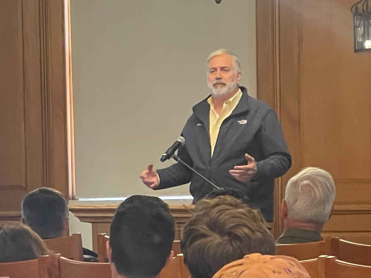 RE_Vermont's tweet photo. Great mix of students &amp; professionals at @UVM yesterday to hear about MIT's Dr. John Parsons's groundbreaking work on deep decarbonization.
 
The big takeaway: Quebec #hydro complements regional #wind &amp; #solar. #BetterTogether 

Moving intro by the inspirational Sen @KeshaRam. https://t.co/wWq8NF7bjA
