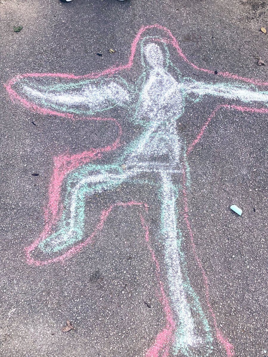 Enjoying some time outside using our knowledge about the human form #BelmontArt 🎨