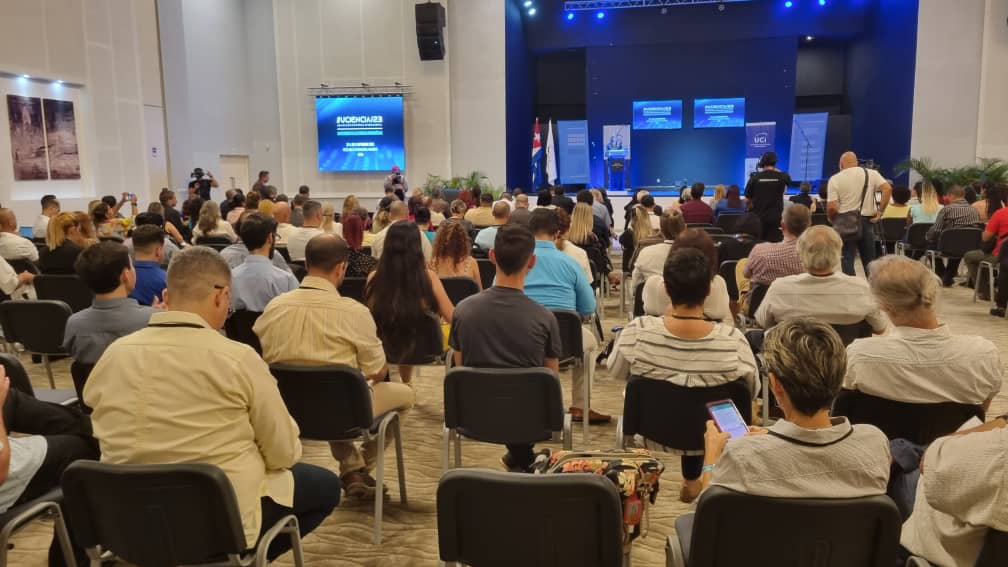 universidad_uci's tweet photo. Amplio el Programa Científico oficial de la Convención presentado por  @LilyRuiz70. Damos paso a la conferencia inaugural de #Uciencia2023 en el Centro de Convenciones del @MeliaInternaci1 #UniversidadCubana @CubaMes @raydelmp https://t.co/4yZi5tFTpN