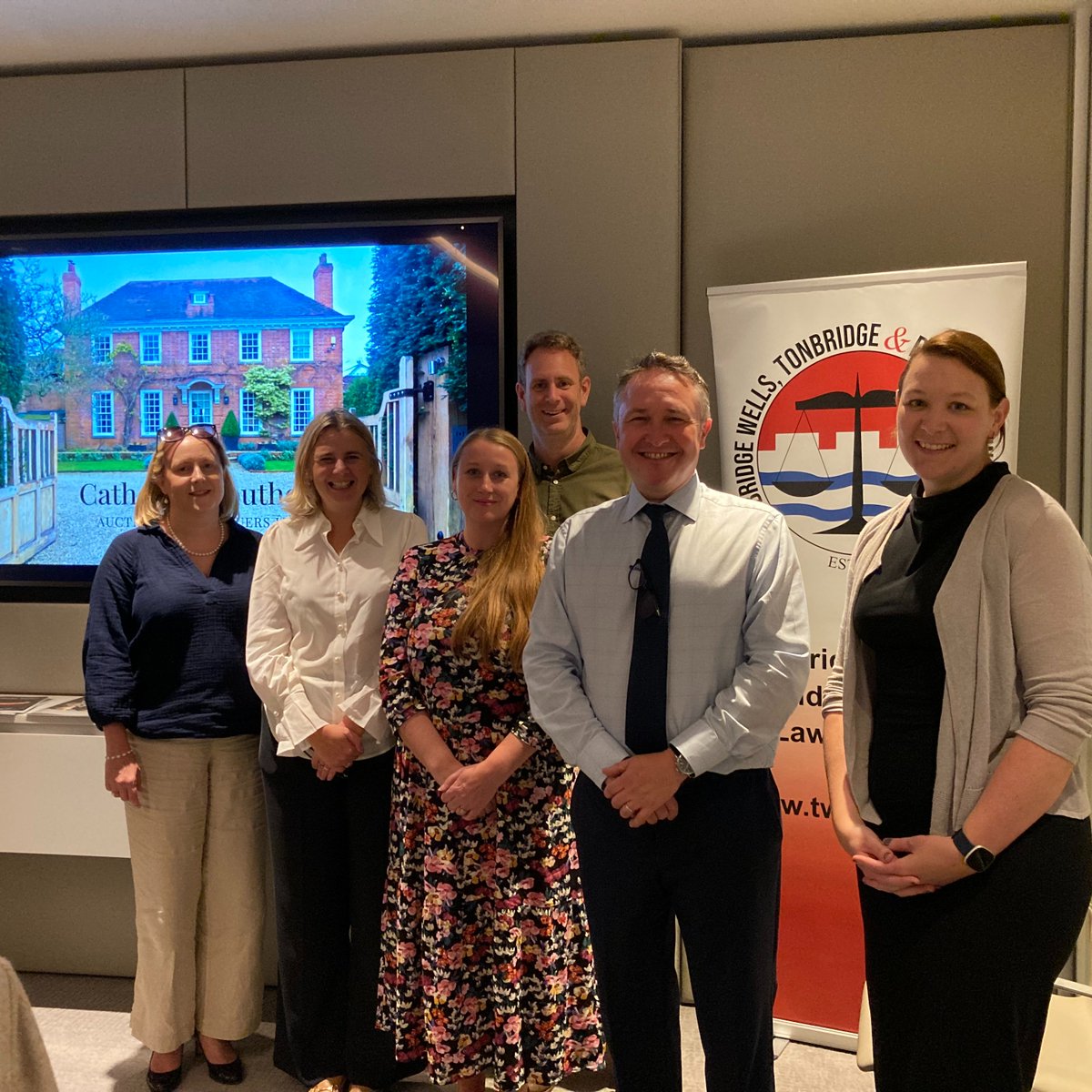 LawTwells's tweet photo. @LawTwells thanks expert auctioneer and valuer Catherine Southon @SouthonAuction for her excellent talk today to our local private client lawyers on her probate valuation work at the office of Cripps @crippslaw #tunbridgewells #kentsolicitors #auctions https://t.co/U6IpWERp4C