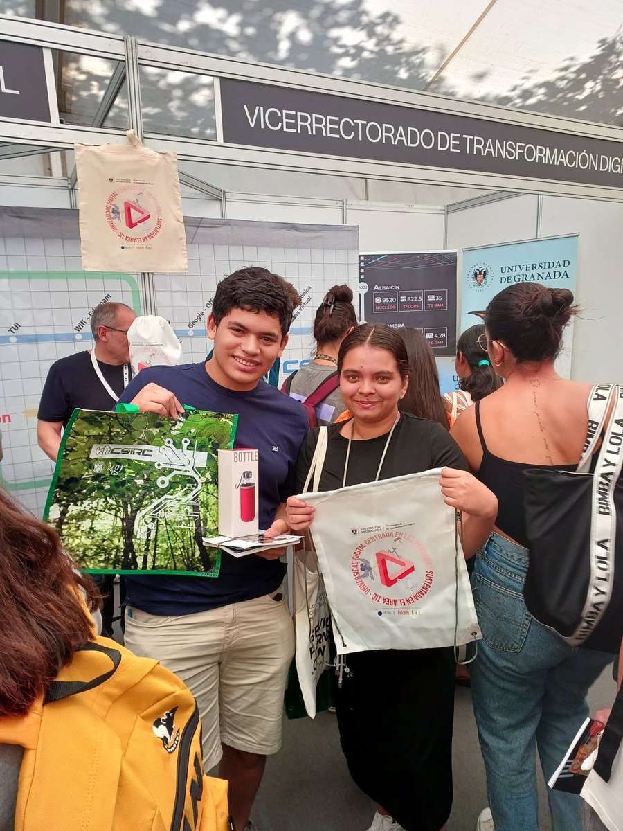 csircugr's tweet photo. Mañana súper aprovechada #gracias #Estudiantes #ugr #jjrr23 #csircugr #osl #ceprud #regalos #jornadas https://t.co/XdCikja7qH