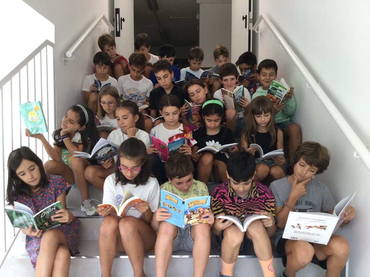 Gelako liburutegia martxan dago jada! 📚📖📚📖📚📖