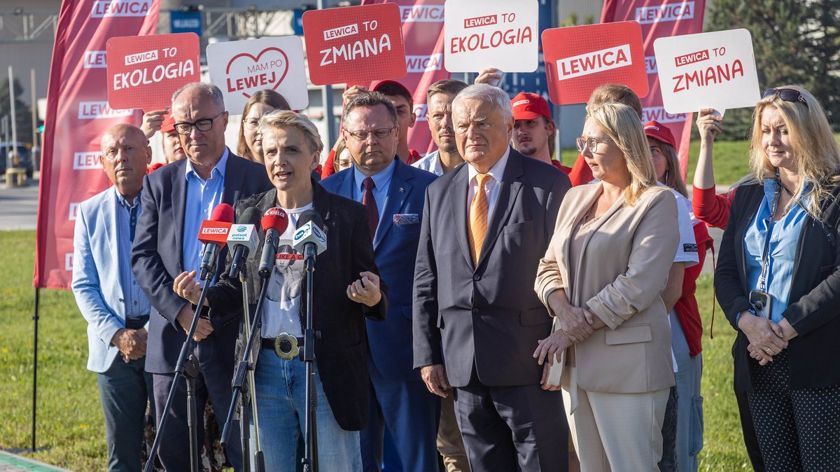 __Lewica's tweet photo. – 18 dni. Do tego momentu już będziemy wiedzieć, że Polska może wyglądać zupełnie inaczej, że Polska może być miejscem dla wszystkich, dla każdej i dla każdego. Za 18 dni. Te marzenia, o których mówi lewica, po prostu się spełnią – @JoankaSW 
#Nowiny #SerceMamPoLewej https://t.co/IxPGXUoroG