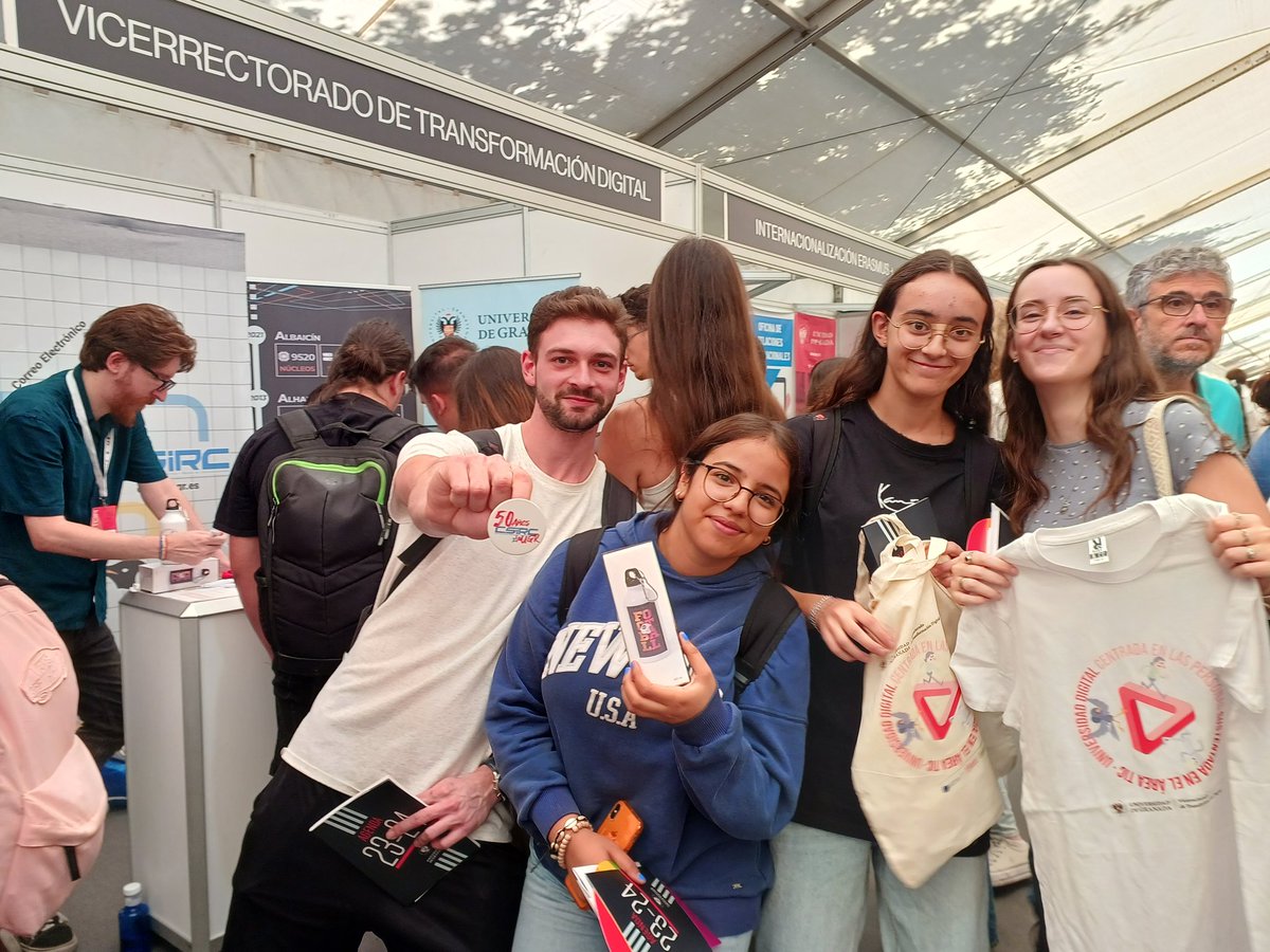 csircugr's tweet photo. Mañana súper aprovechada #gracias #Estudiantes #ugr #jjrr23 #csircugr #osl #ceprud #regalos #jornadas https://t.co/XdCikja7qH