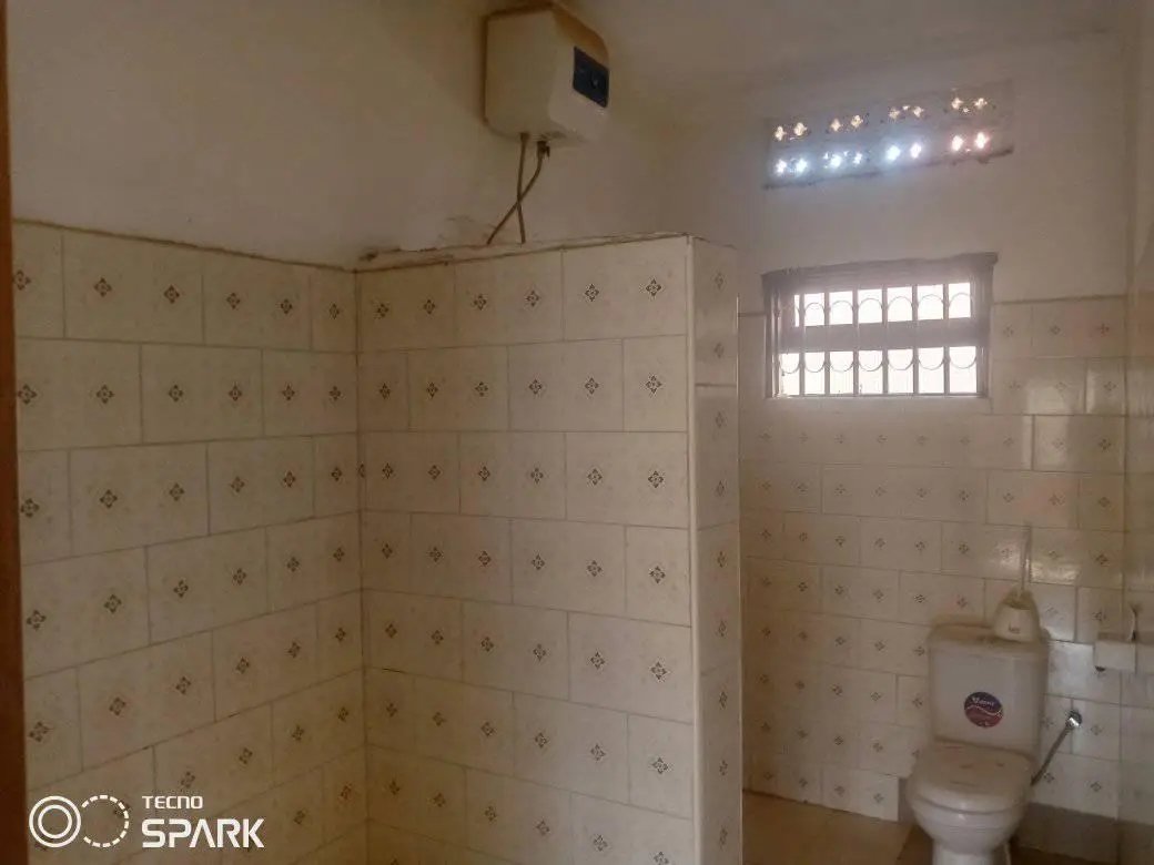 shukranproperty's tweet photo. BEAUTIFUL HOUSE ON QUICK SALE IN KIRA NSASA AKRIGHT ESTATE. #3bedrooms #2bathrooms sitting dining kitchen Plus a garage on #14Decimals ready title at only #160m Whatsapp or call 0706592177 https://t.co/sRlsuKZQjQ